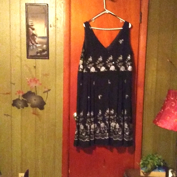 Dress - Picture 2 of 2